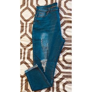 PLUS SIZE DISTRESSED JEANS!